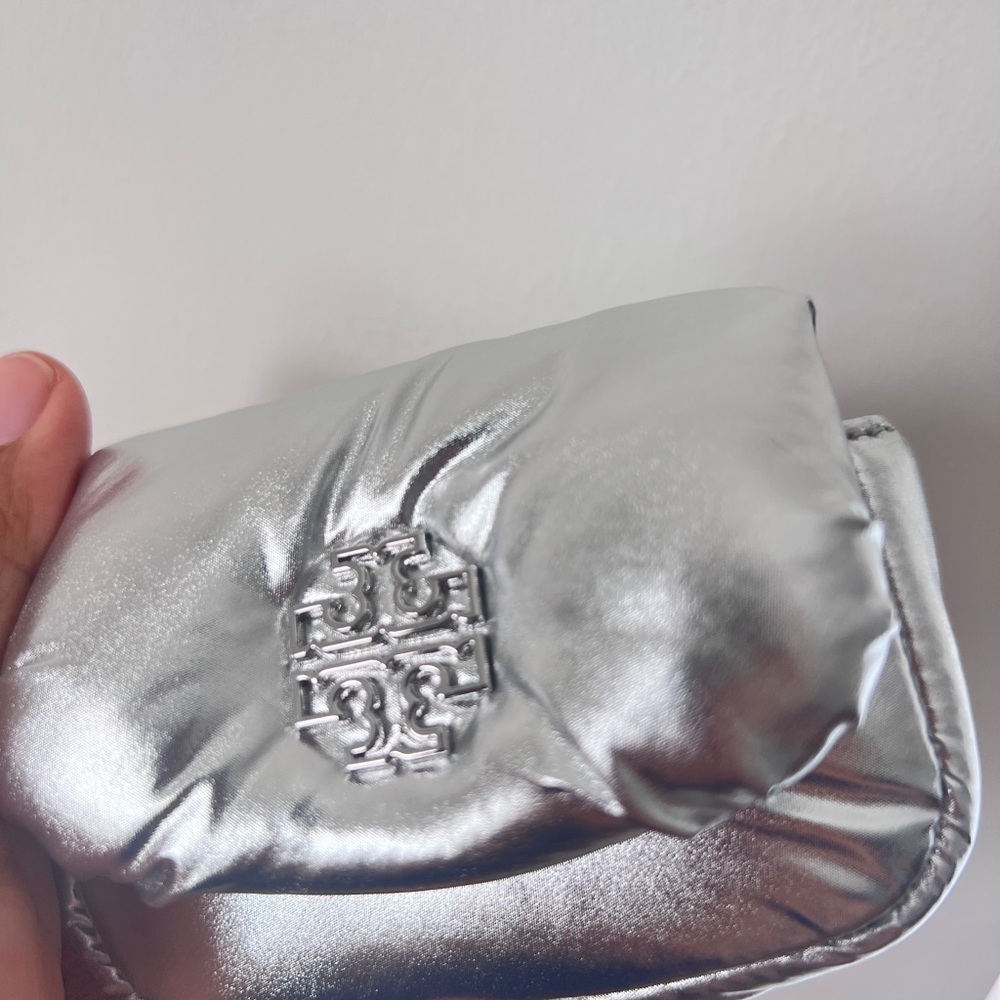 TORY BURCH• Silver Puffy Card Holder/airpod holder - Picture 2 of 11